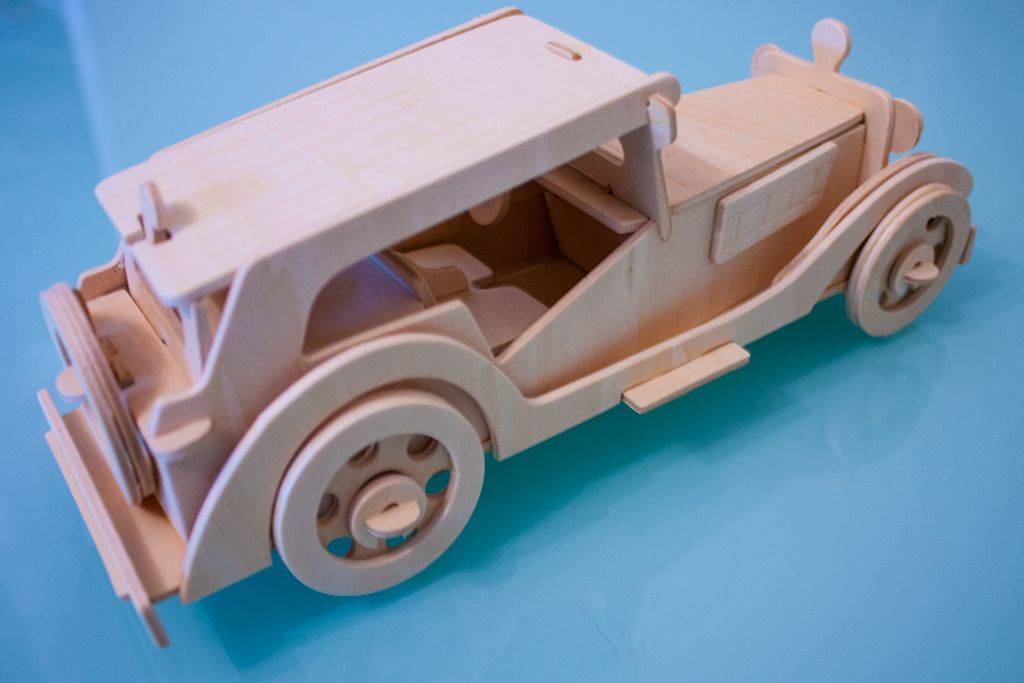 Модель гоночного автомобиля из дерева. изготовление миниатюрной деревянной машинки
