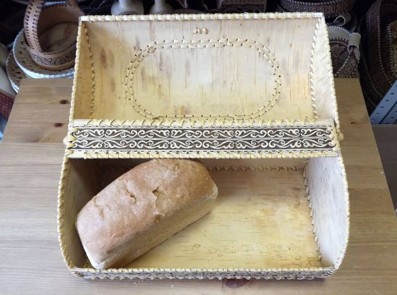 Хлебница из бросовой древесины