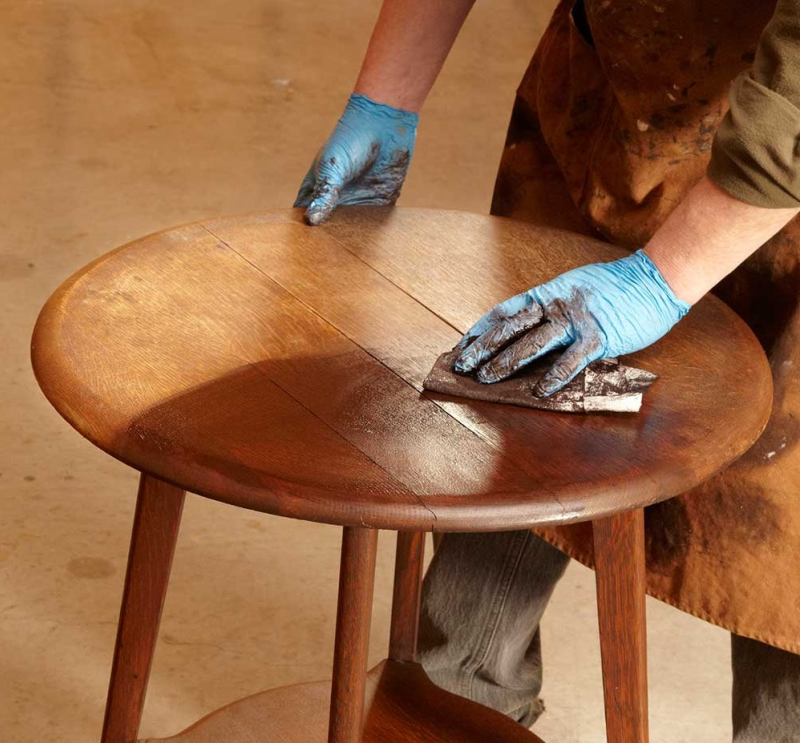 Устранение трещин в деревянной мебели и реставрация поверхностей