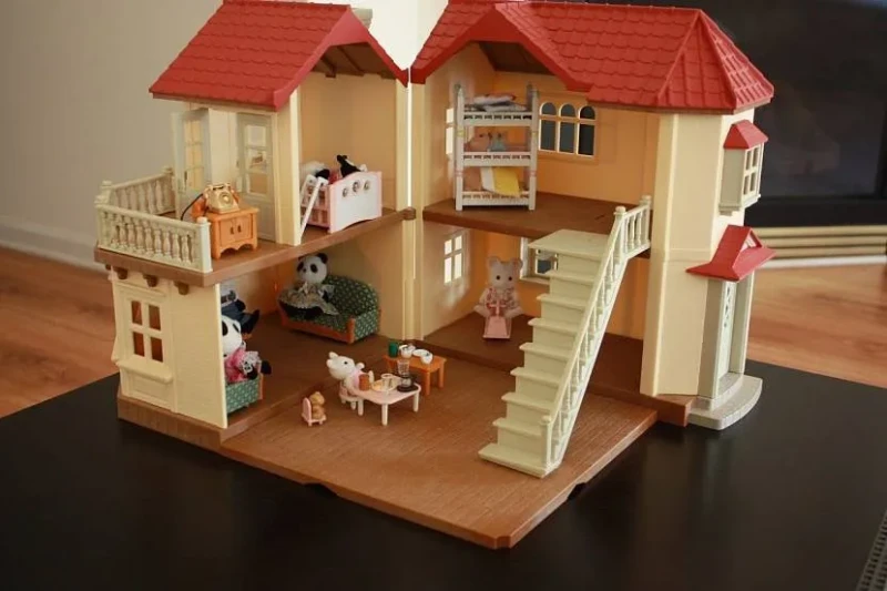 Раздвижной деревянный домик для кукол