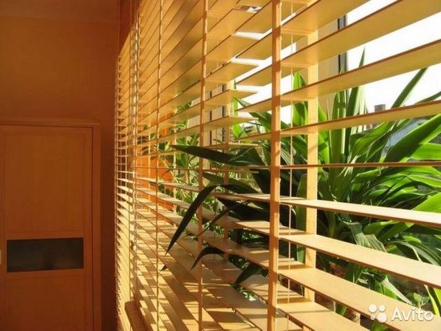 Деревянные жалюзи на окна: идеальный союз практичности и красоты