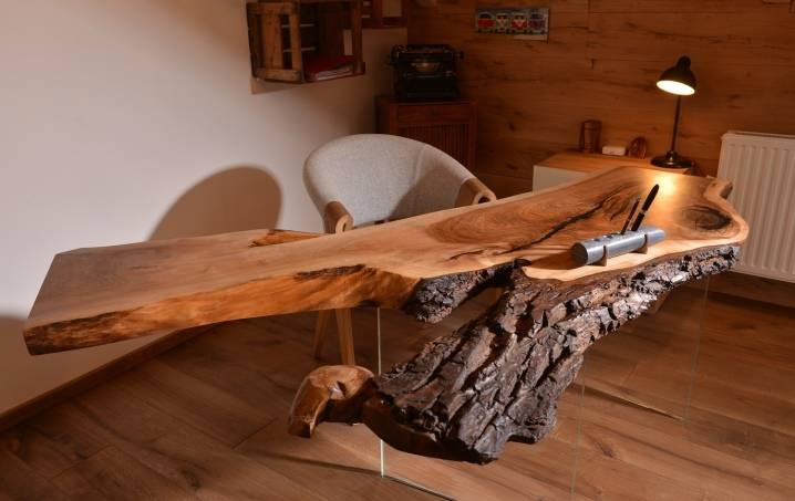 Журнальный столик из деревянных брусков и эпоксидной смолы