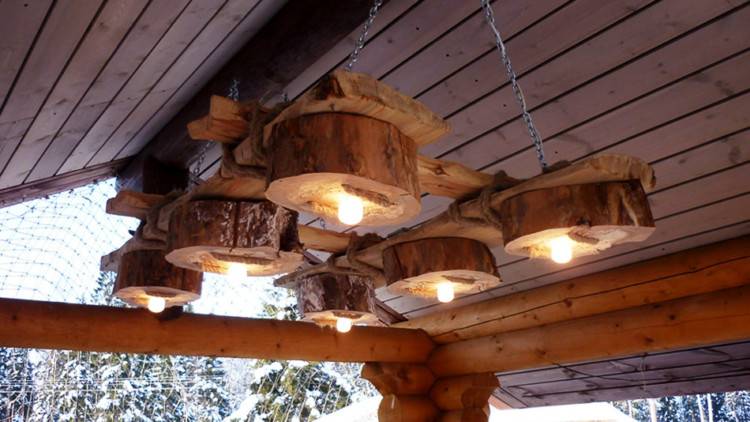 Светодиодный светильник из деревянных колец
