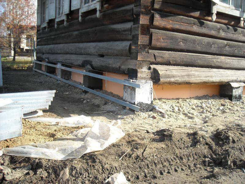 Как провести качественный ремонт фундамента старого деревянного дома