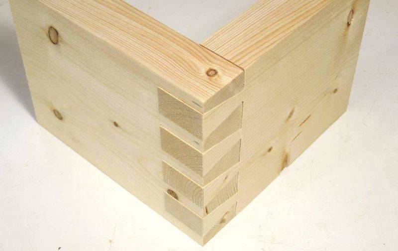 Как зафиксировать деревянные детали под углом