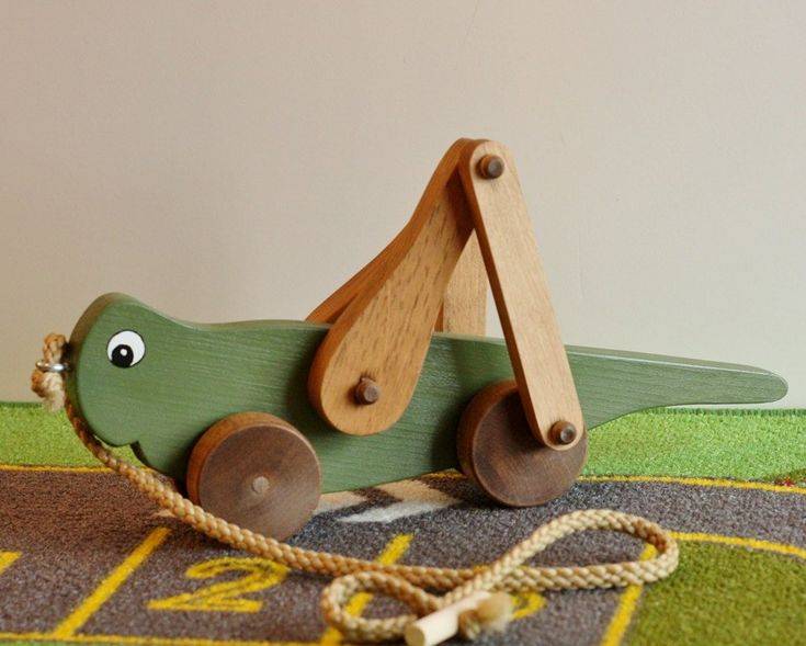 Деревянная игрушка - кузнечик