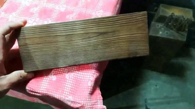 «Деревянное» портмоне, техника тиснения на коже текстуры дерева