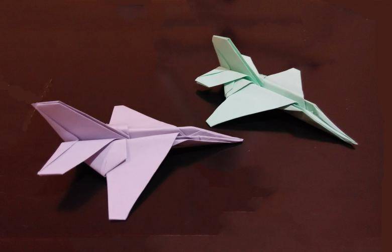 Поделка самолет своими руками: идеи оформления для детей из бумаги, картона, пластиковой бутылки, дерева
