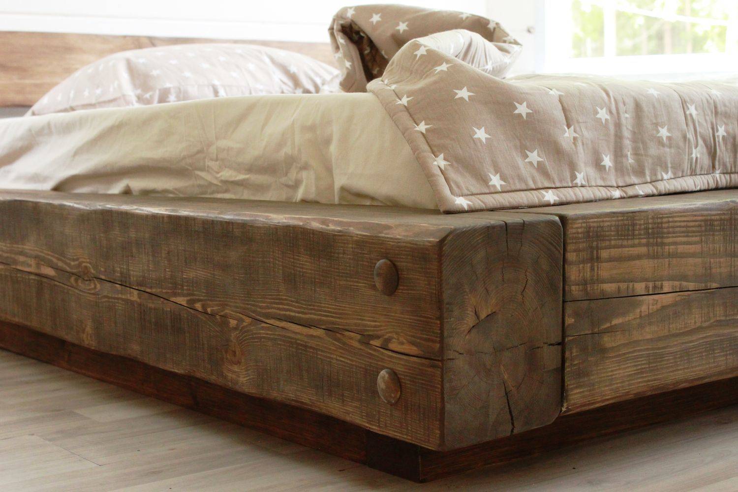Кровать из массива - 120 фото лучших деревянных конструкций и уход за ними