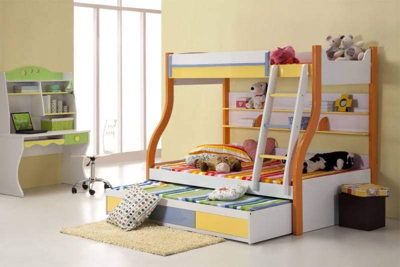 Деревянная кровать для малышей