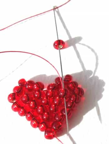 Плетение из бисера дерева и брелоков в форме сердца начинающим
