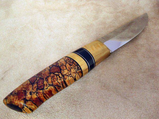 Нож-топорик с ручкой из эпоксидки и дерева