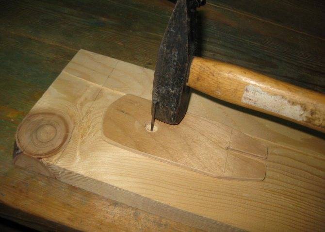 Инструмент для извлечения гвоздей и скоб из дерева