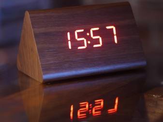 Электронные часы в минималистическом деревянном корпусе