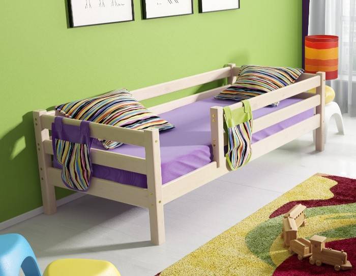 Детская кровать из массива (80 фото): деревянные кроватки из натурального дерева сосны для ребенка от 3 лет