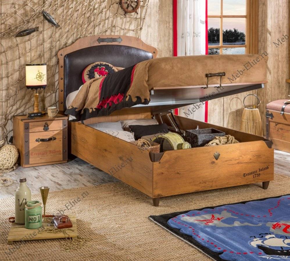 Деревянная кровать для мальчика