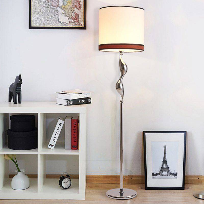 Лампа в индустриальном стиле из мореного дерева
