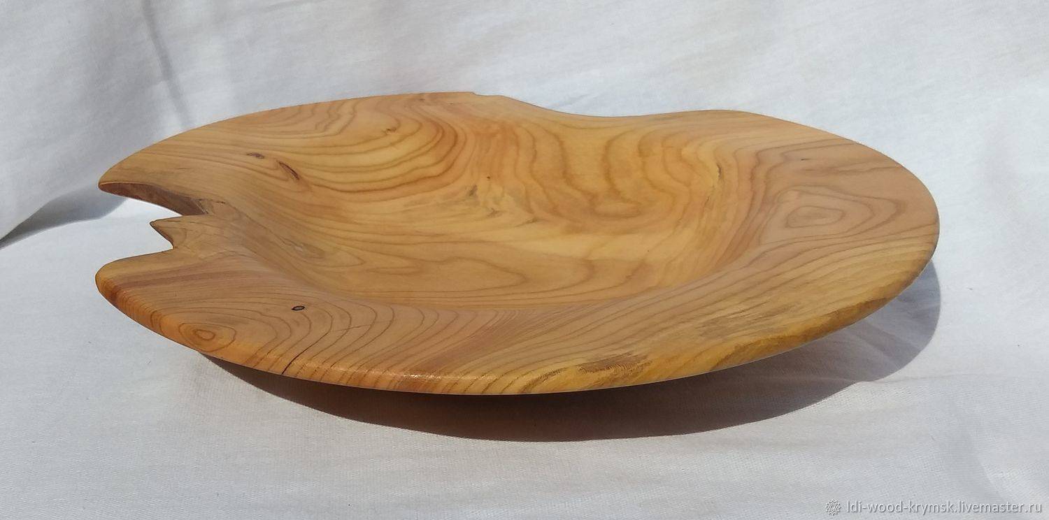 Самодельная деревянная тарелка из многослойной заготовки