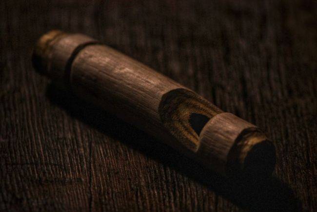 Необычный деревянный свисток