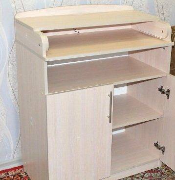 Как изготовить простой деревянный шкафчик-столик для пеленаний