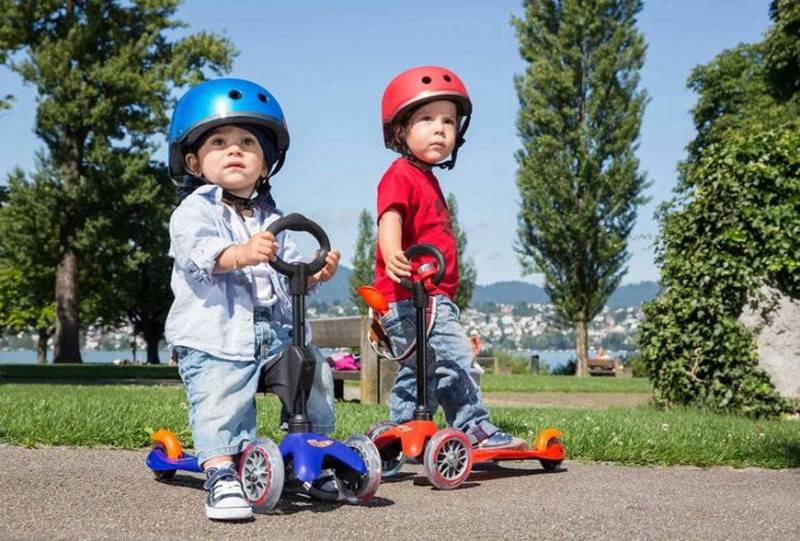 Деревянный скутер для ребенка