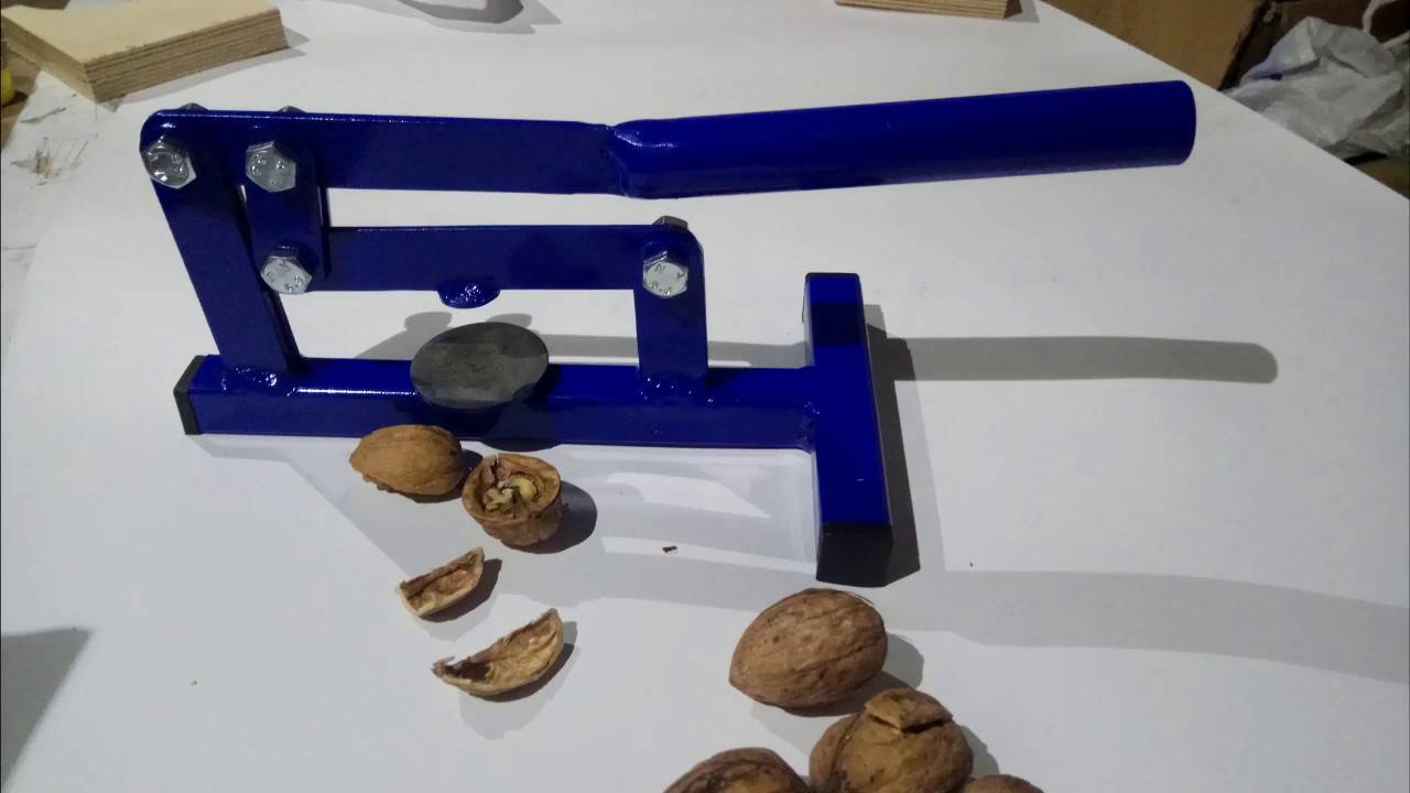 Как сделать орехокол — щелкунчик для грецких орехов и фундука своими руками