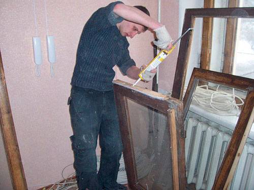 Как покрасить старое деревянное окно своими руками