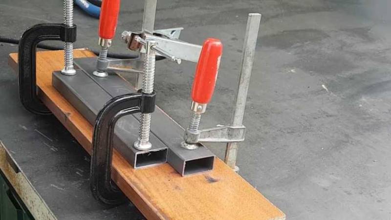 Как сделать длинные струбцины из профильной трубы (для склейки деревянных панелей)