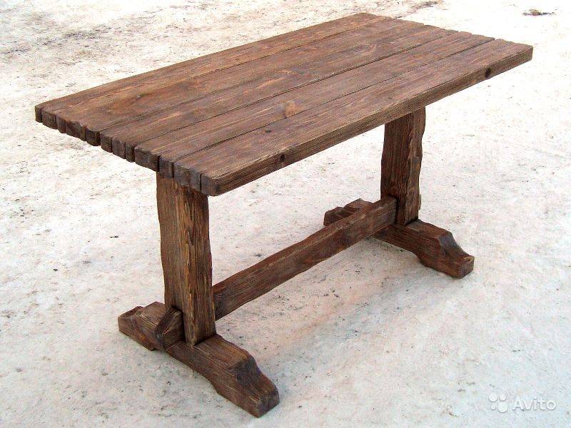Деревянный стол с наборной столешницей