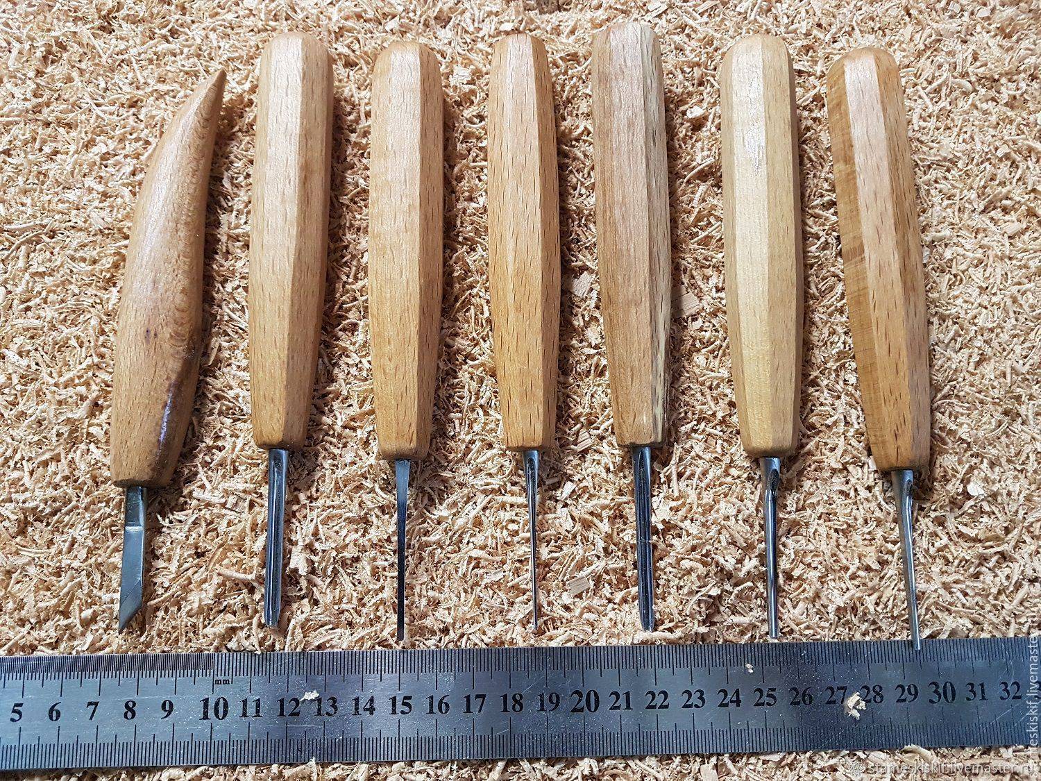 Кованный нож для резьбы по дереву из пружины подвески