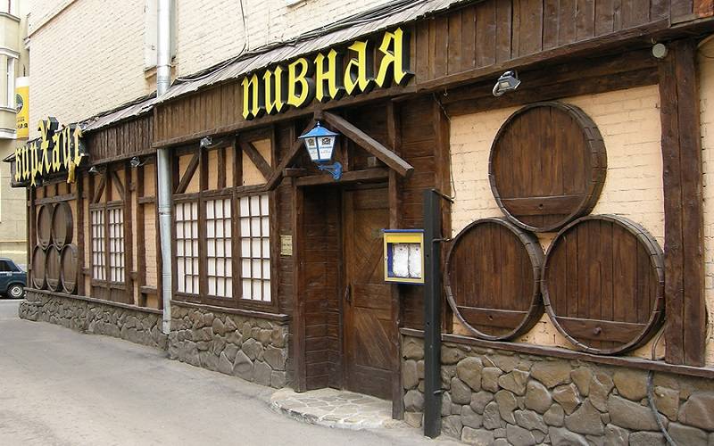 Уличный бар в деревенском стиле