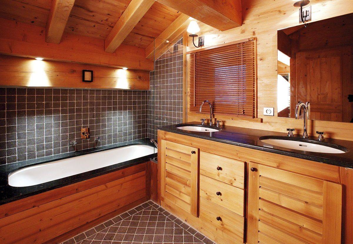 Ванная комната в деревянном доме: как её обустроить, чем обшить и отделать плиткой правильно
