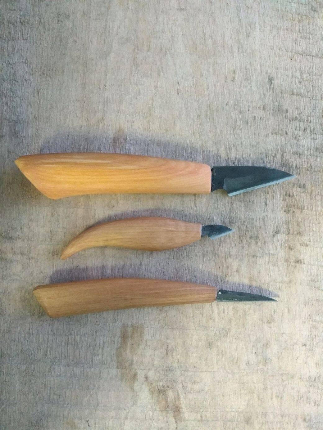 Кованный нож для резьбы по дереву из пружины подвески