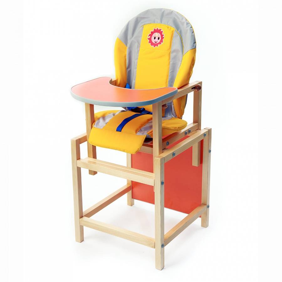 Деревянный детский стульчик для кормления ребенка