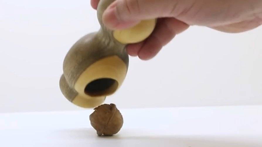 Винтовой орехокол из дерева: мастер-класс для любителей грецких орехов
