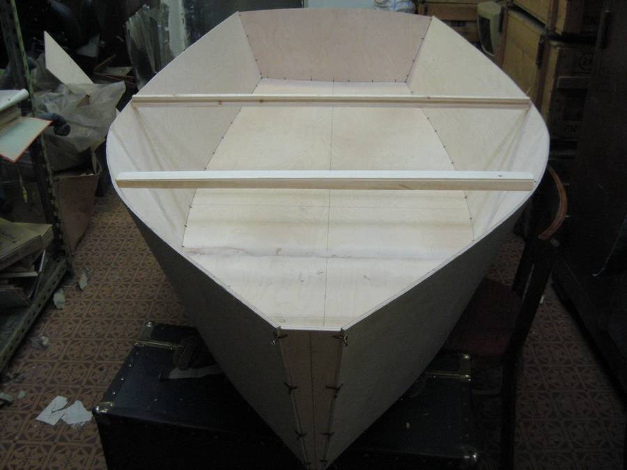 Лодка-плоскодонка своими руками (из фанеры, досок, алюминиевая) — чертежи, чем лучше килевой
