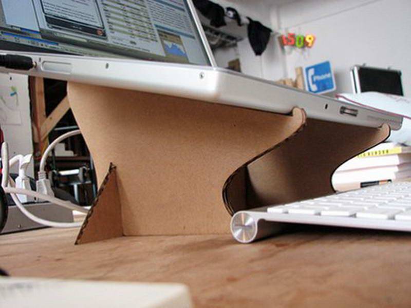 Изготовление столика для ноутбука с системой охлаждения своими руками