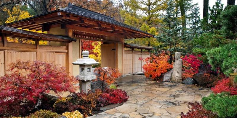 Скамья из дерева в японском духе